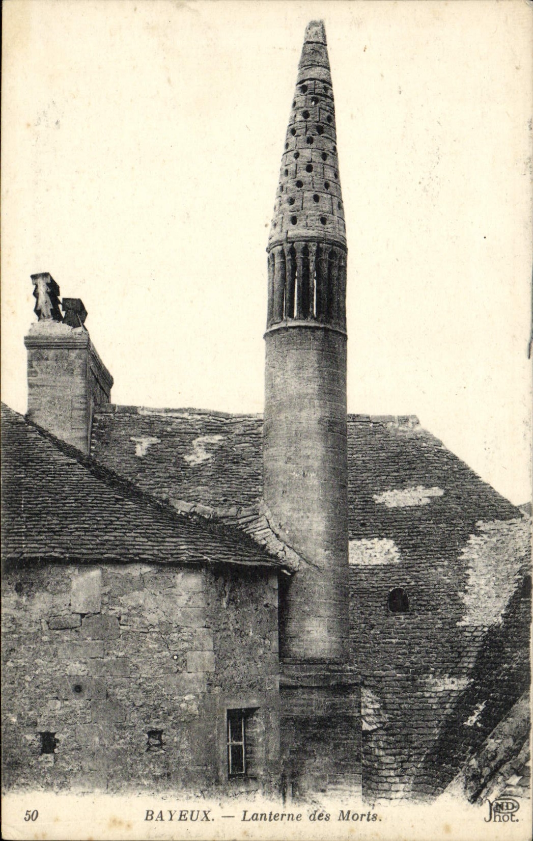 CPA Bayeux Lanterne des morts