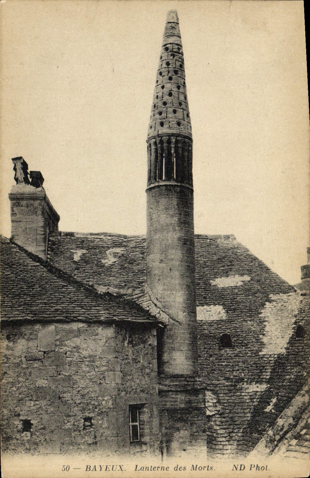 CPA Bayeux Lanterne des morts