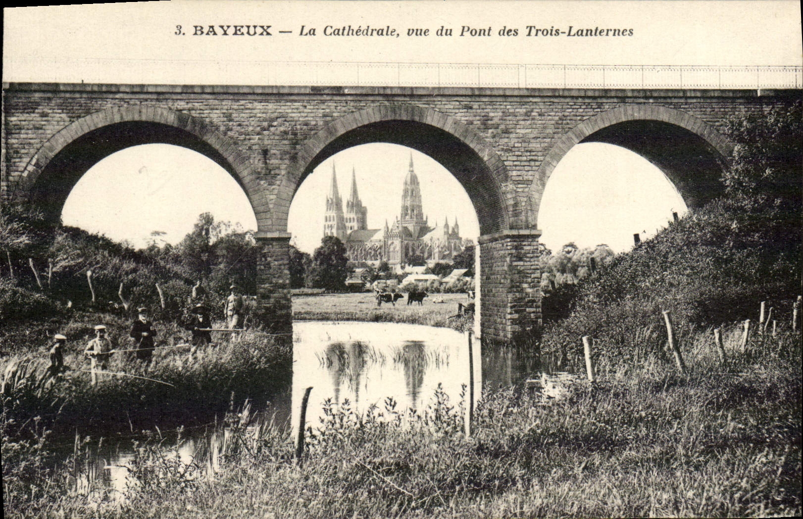 POSTAL Bayeux de la VENDIMIA la catedral vista del puente del sinning de tres de Enfants pescados de las linternas