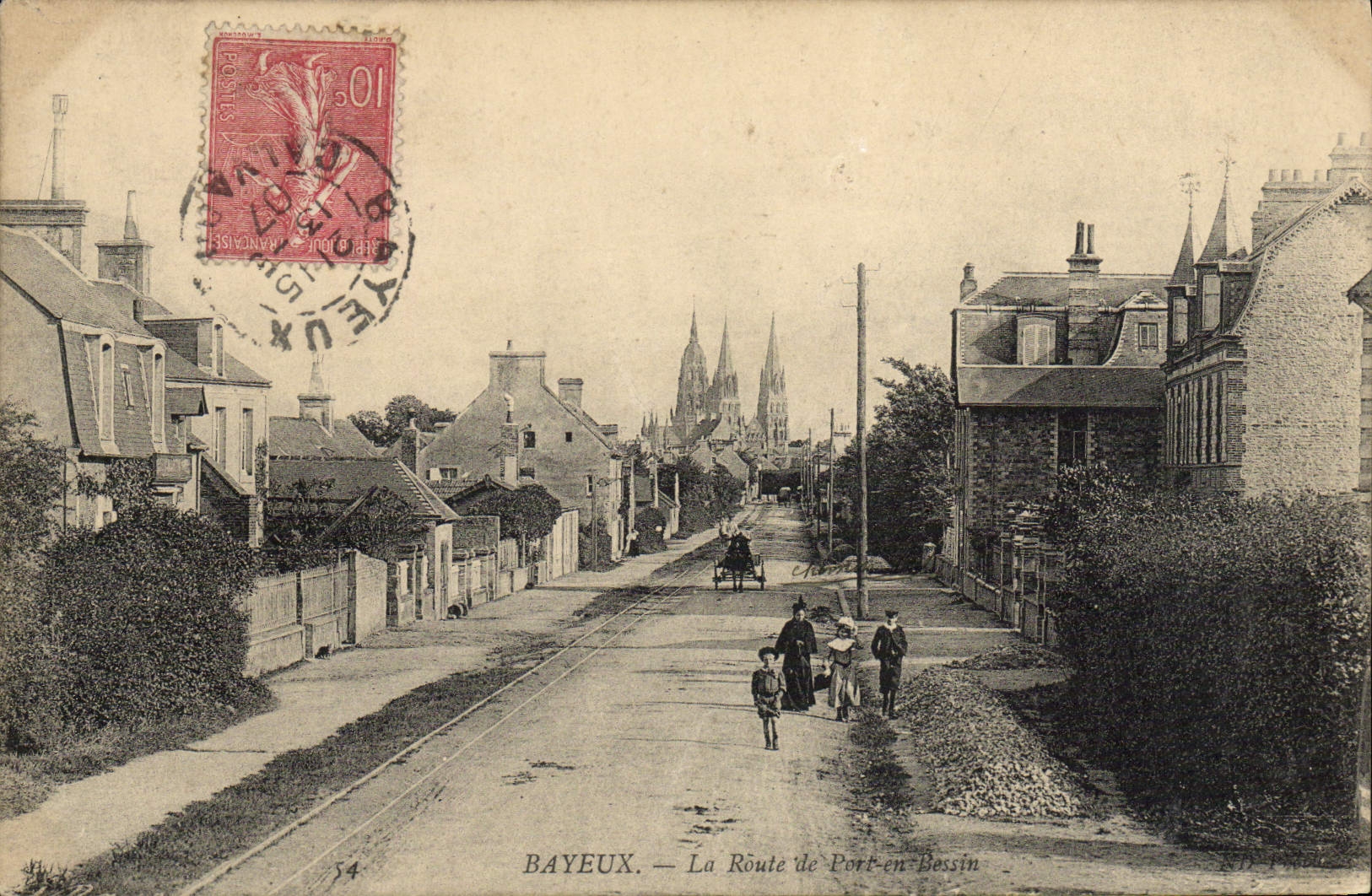 CPA Bayeux La route de port en bessin