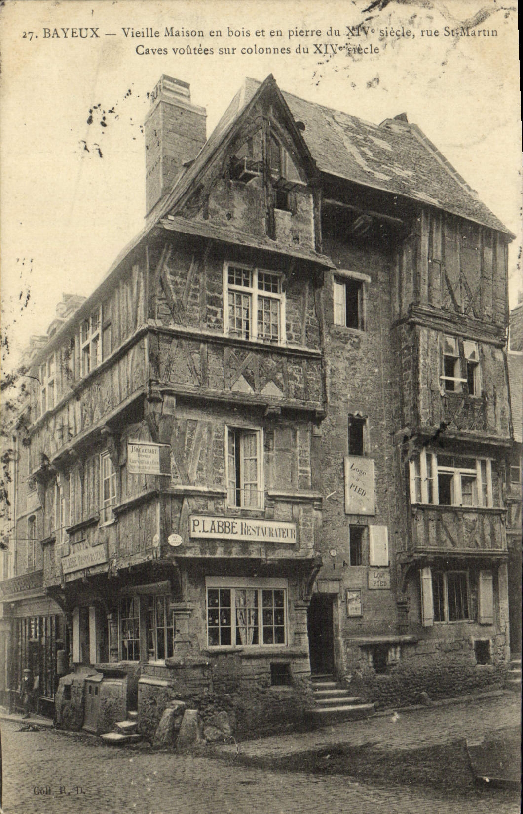 CPA Bayeux Vieille maison en bois et en pierre du 14eme Rue St Martin