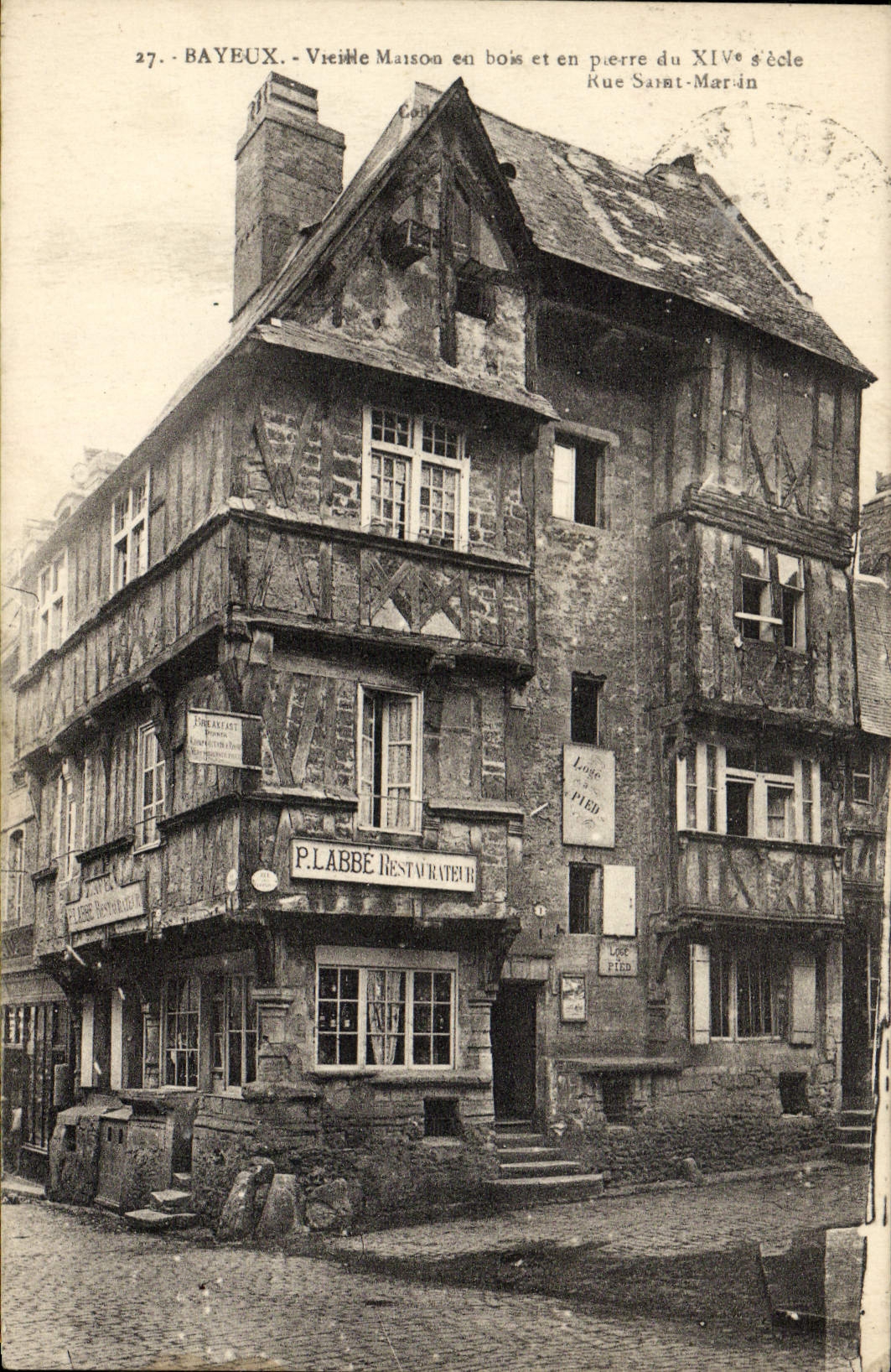 CPA Bayeux Vieille maison en bois et en pierre du 14eme Rue St Martin