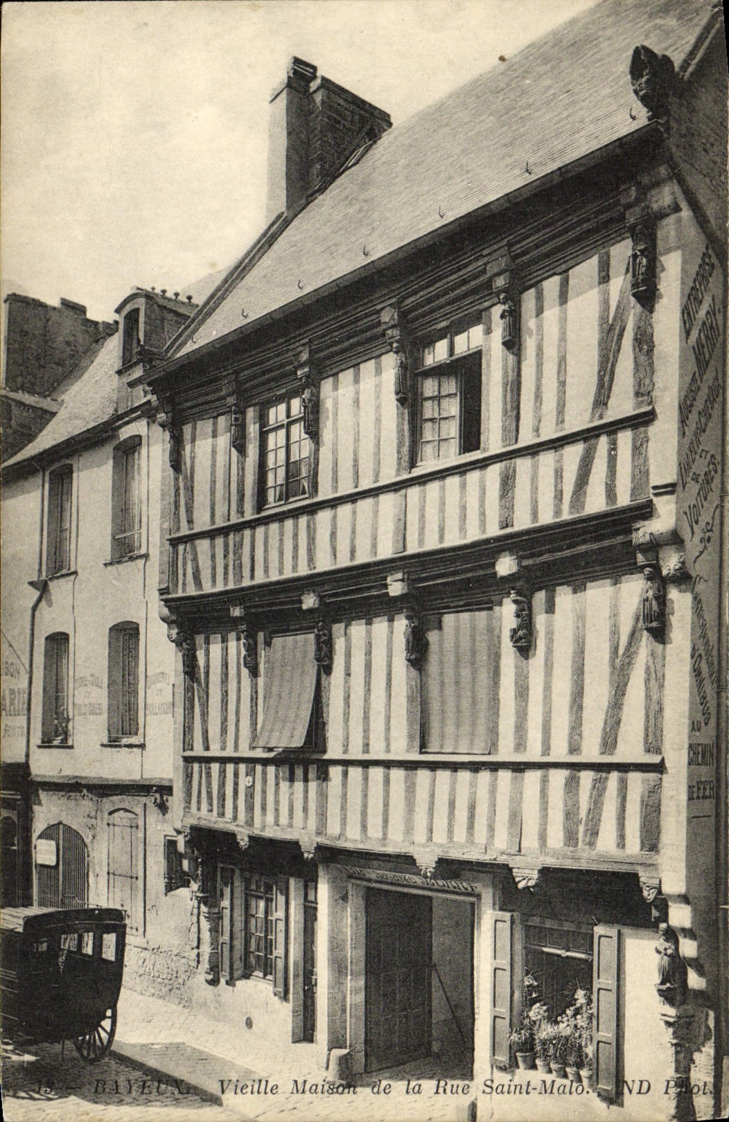 VINTAGE POSTCARD Bayeux old house of the street Malo Saint
