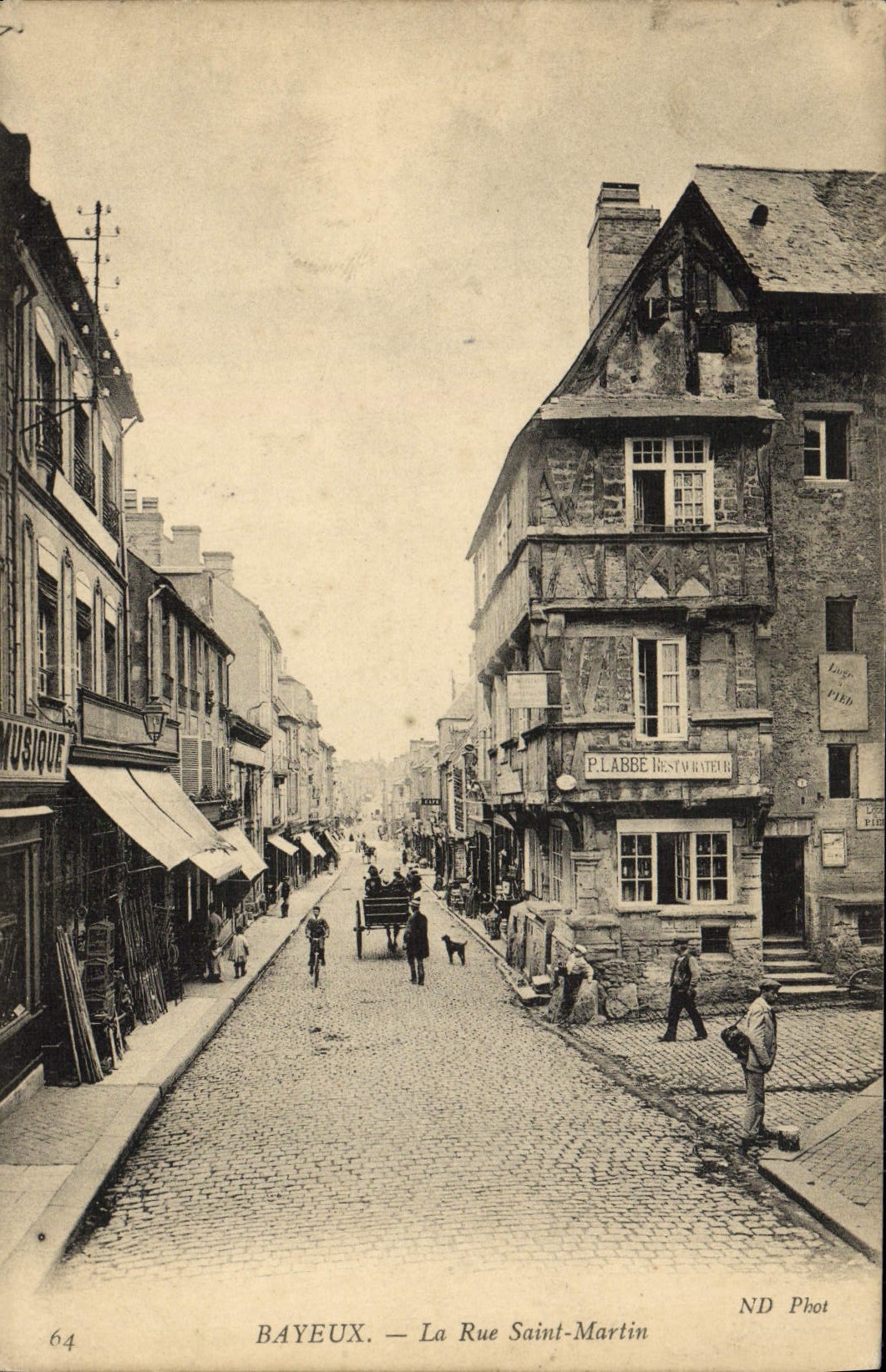 CPA Bayeux La rue saint martin