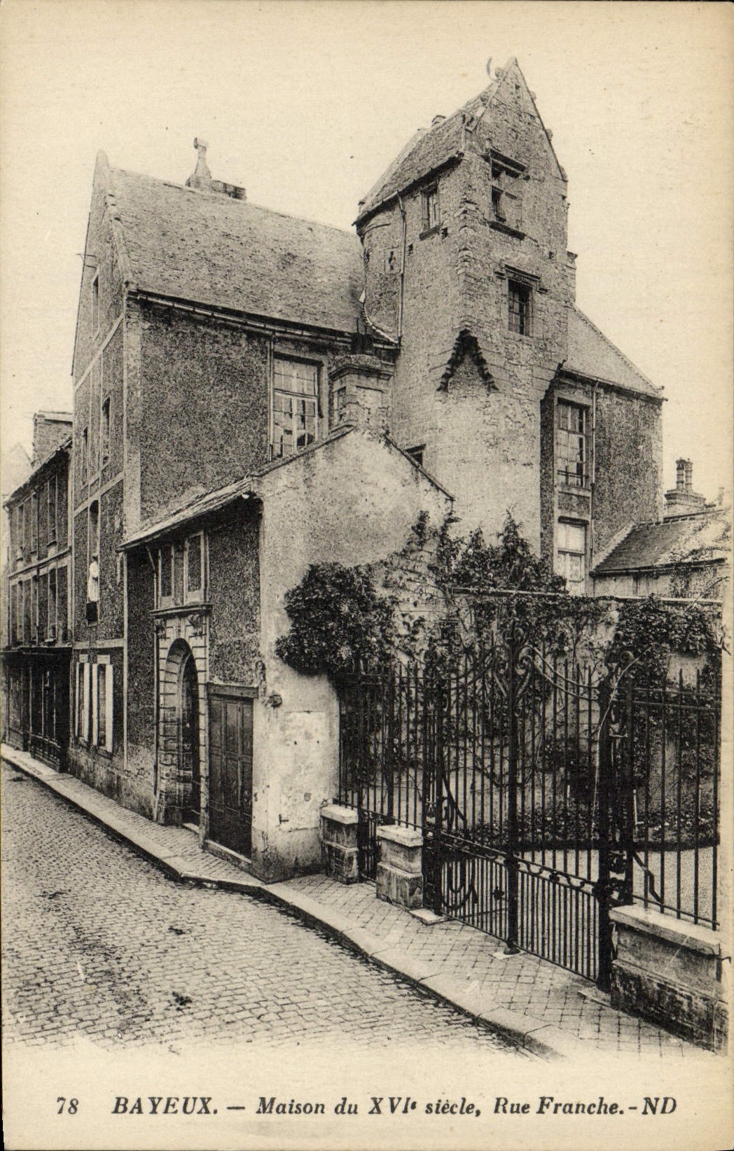 CPA Bayeux maison du 16eme Rue Franche 