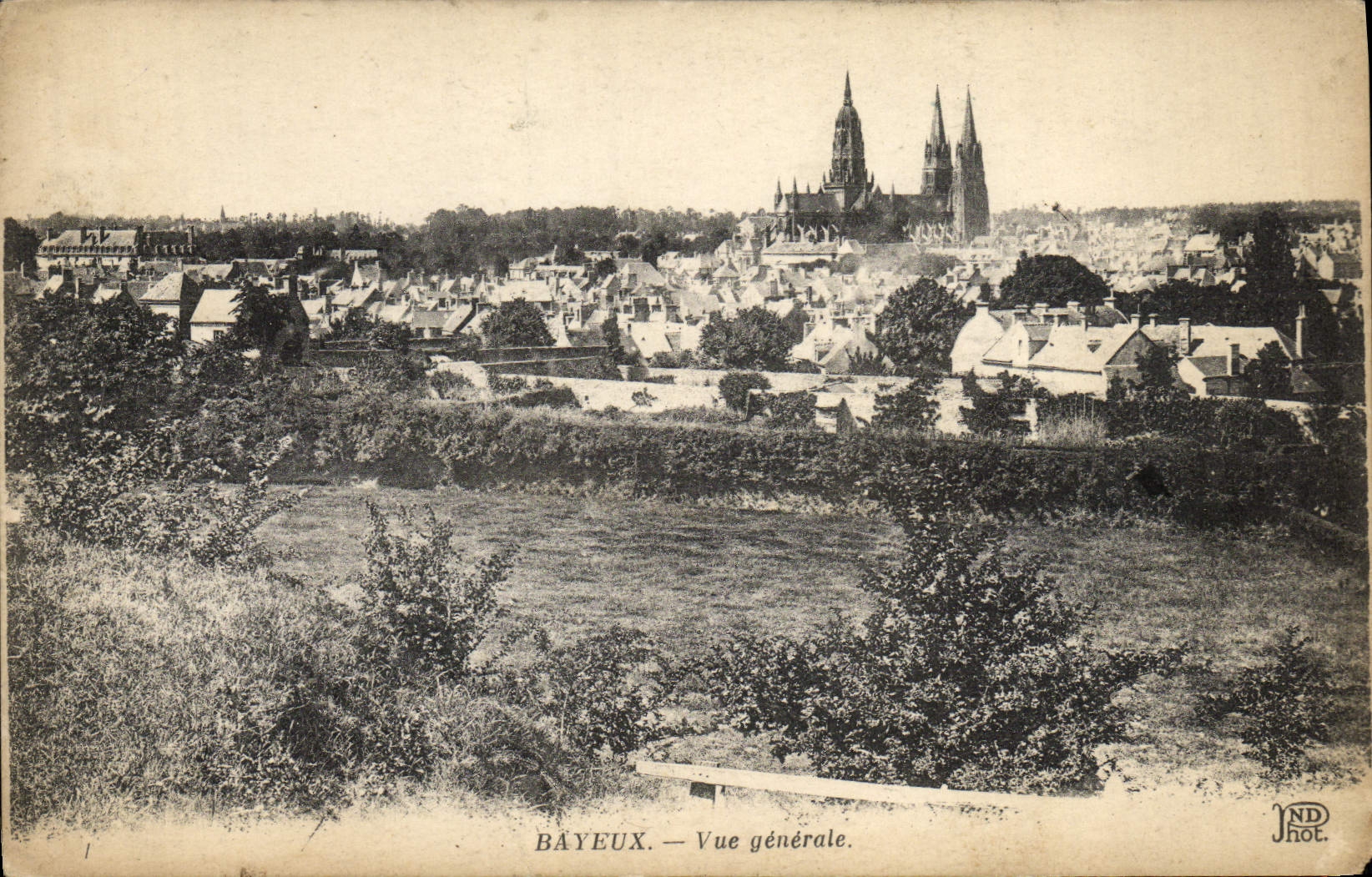 CPA Bayeux Vue generale