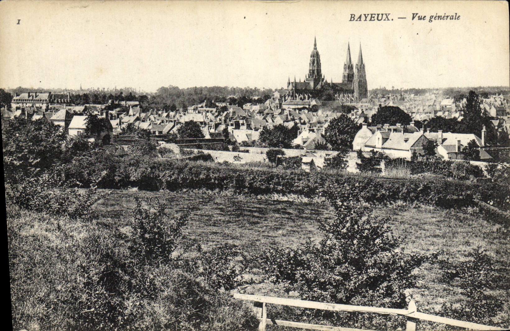 CPA Bayeux Vue generale