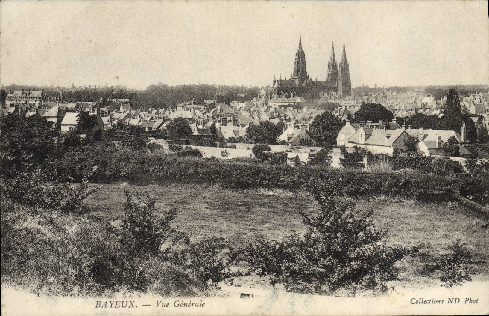 CPA Bayeux Vue generale