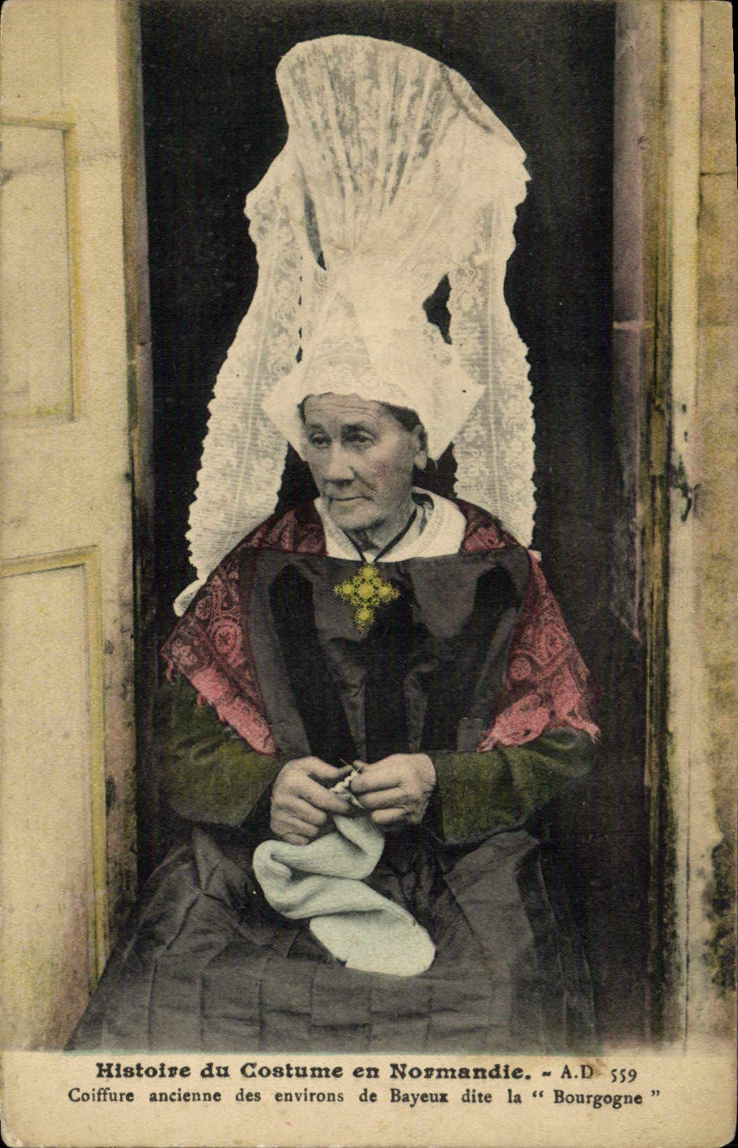 Historia de la POSTAL de la VENDIMIA del traje en folklore de Borgoña del peinado de Bayeux el viejo