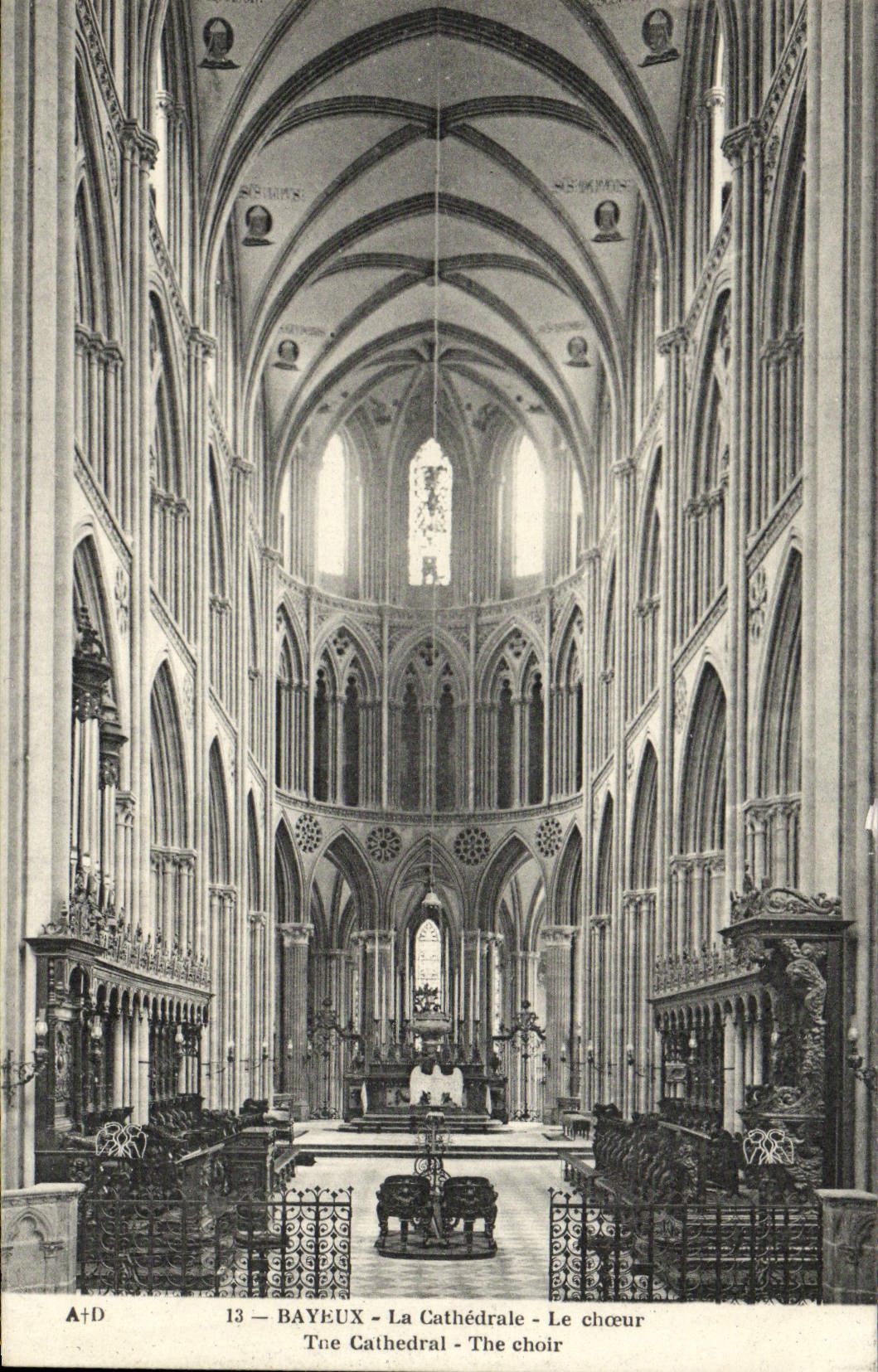 CPA Bayeux le cathedrale le choeur