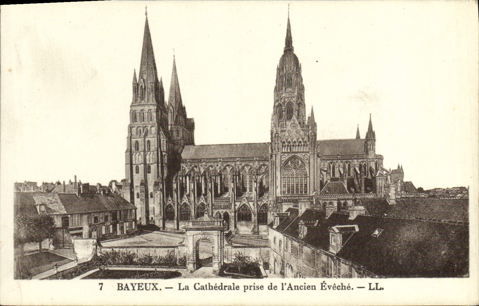 POSTAL Bayeux de la VENDIMIA la catedral tomada de viejo el eveche