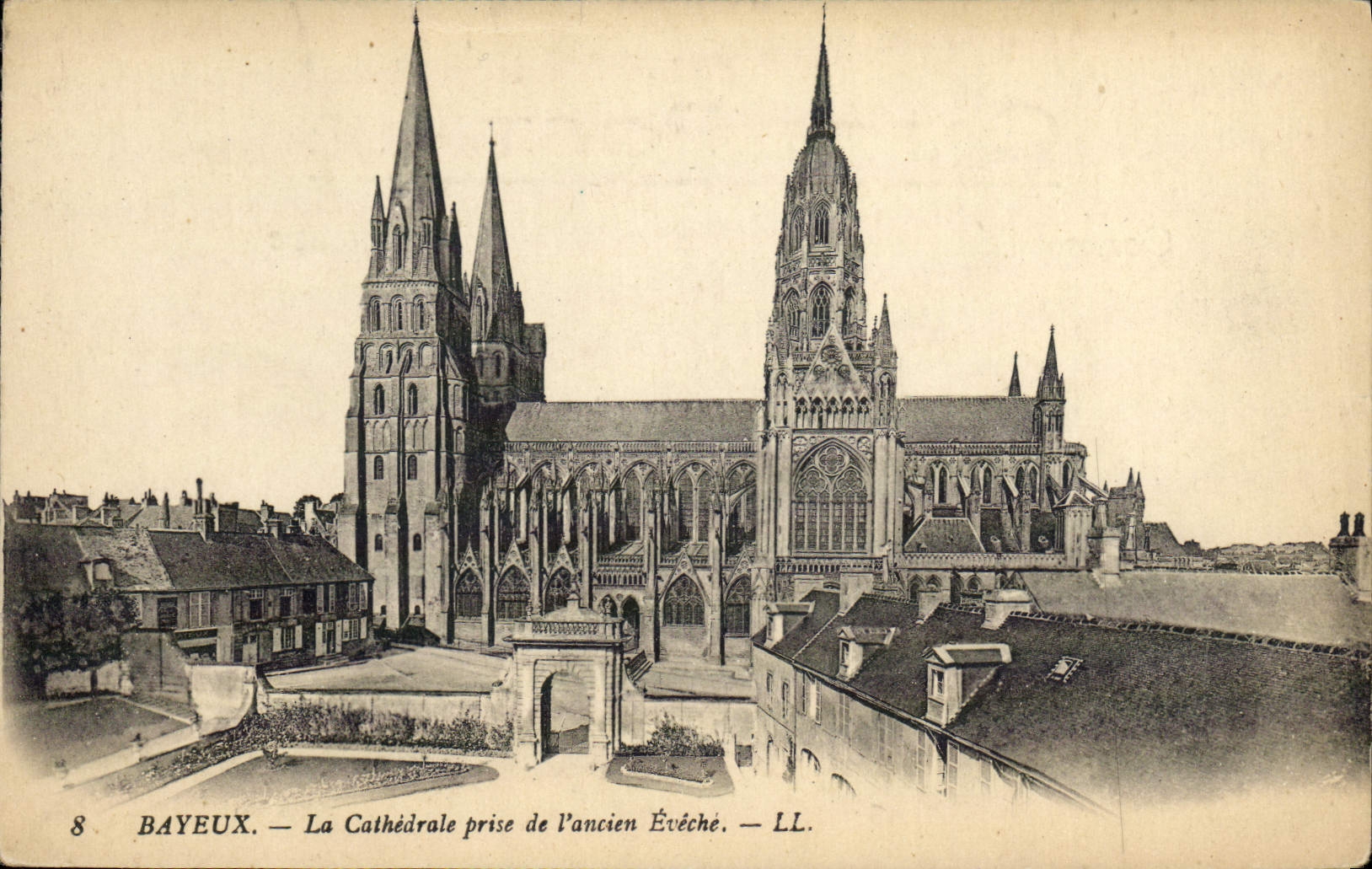 CPA Bayeux Le cathedrale prise de l'ancien eveche 