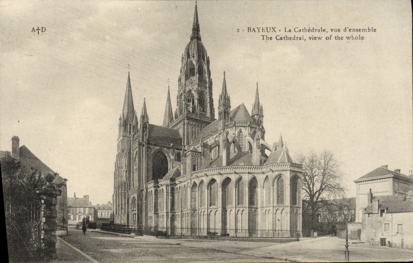CPA Bayeux le cathedrale vue d'ensemble