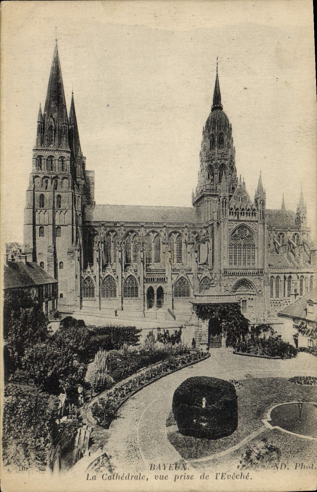 CPA Cathedrale de Bayeux vue prise de l'eveche