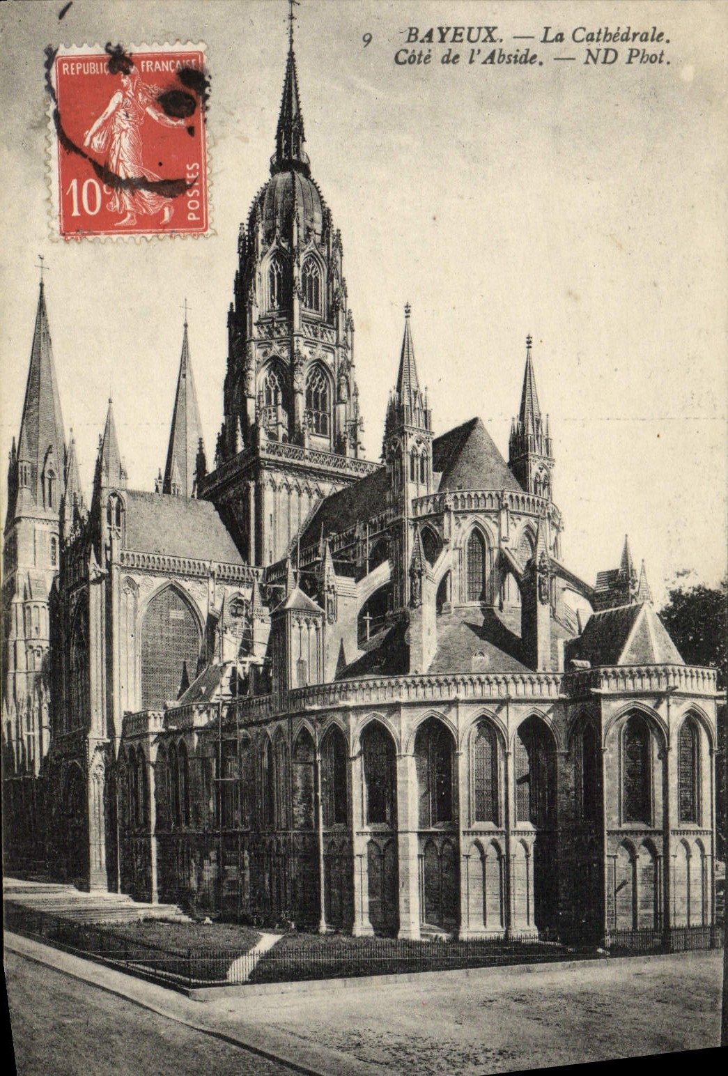 CPA Bayeux le cathedrale Cote de l'abside