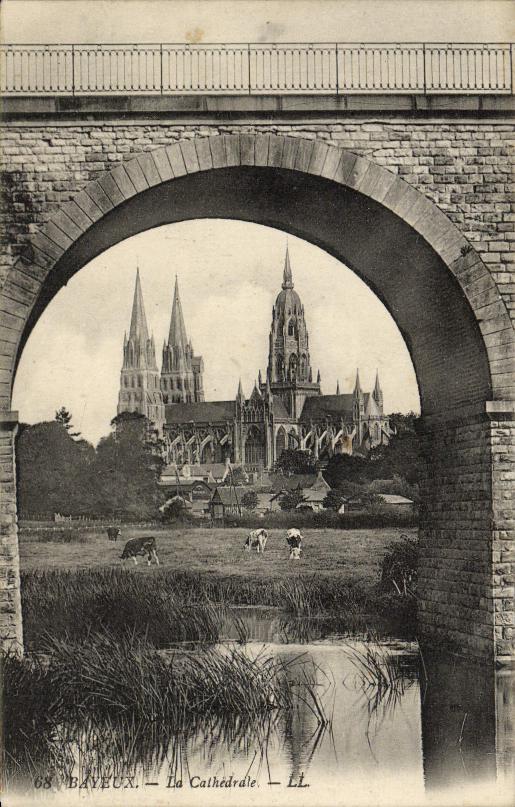 CPA Bayeux le cathedrale