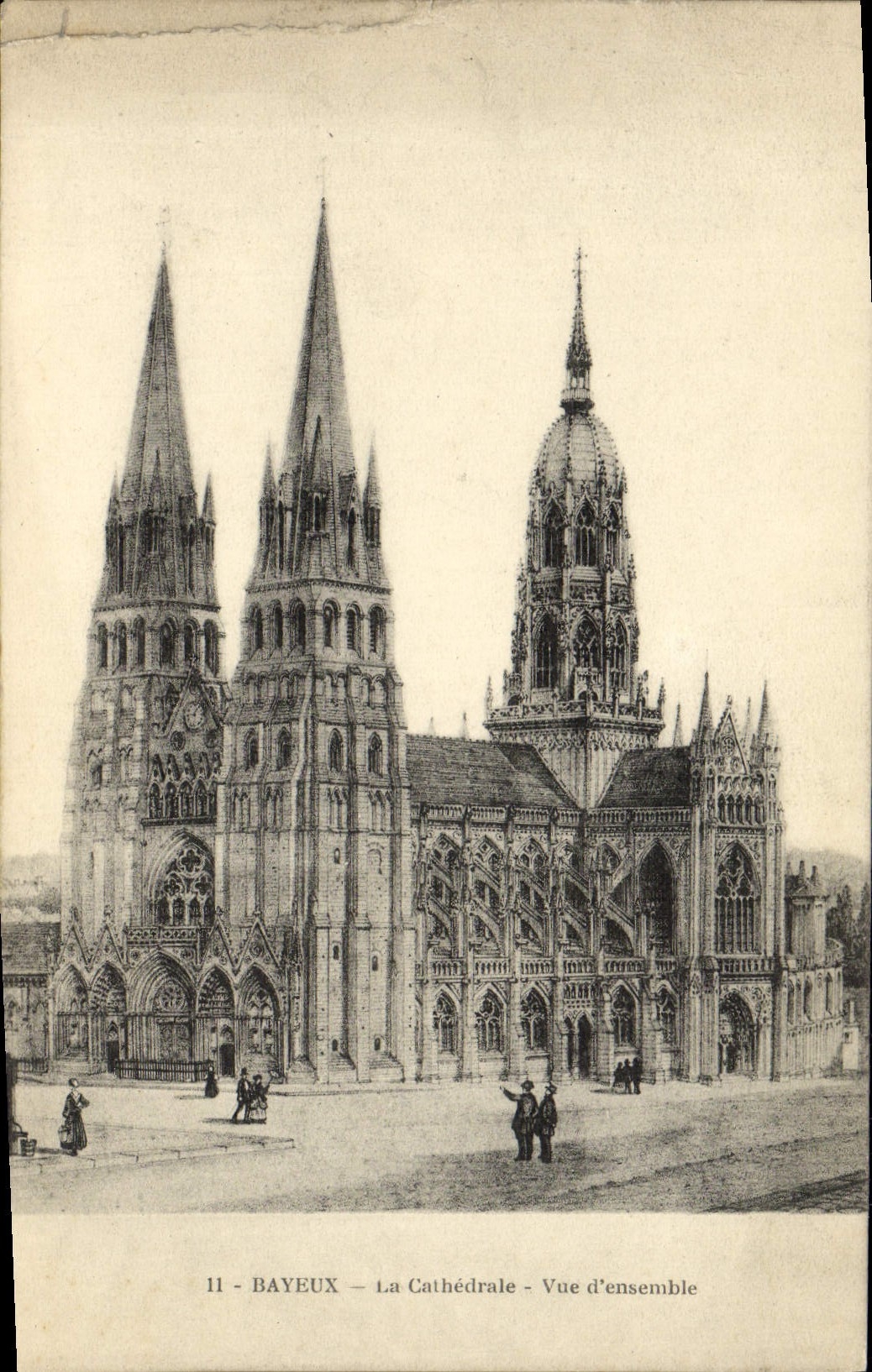 CPA Bayeux le cathedrale vue d'ensemble