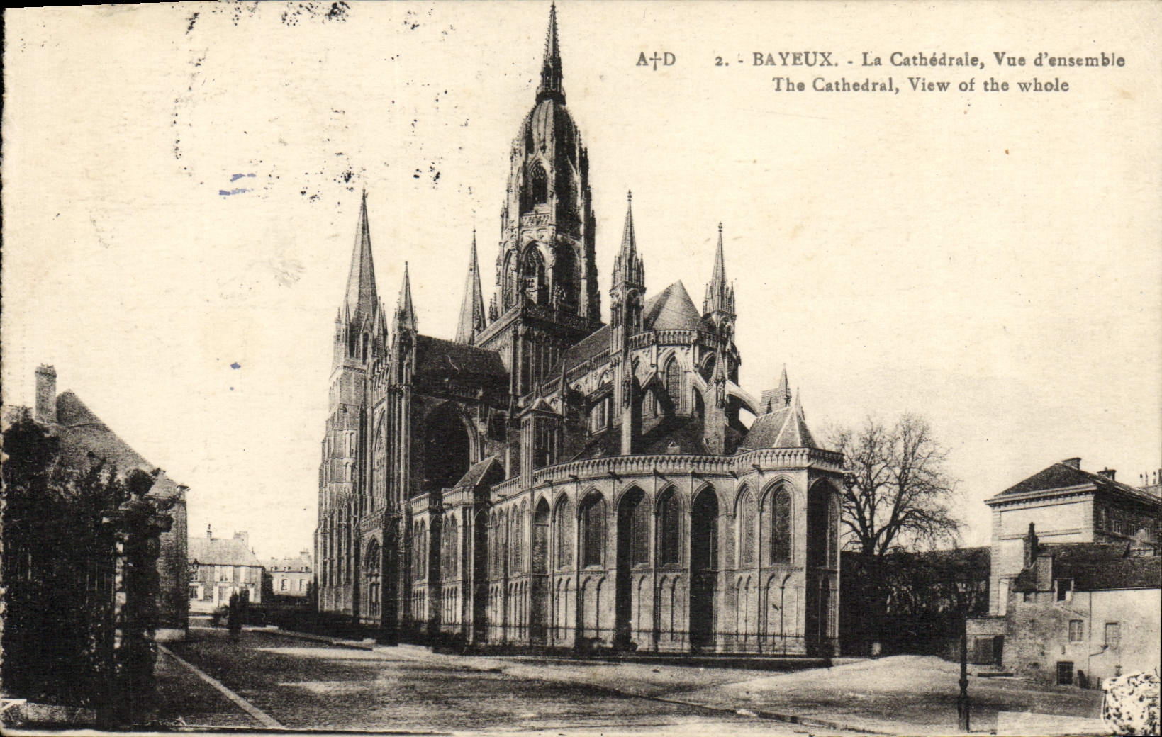CPA Bayeux La Cathedrale Vue d'ensemble 
