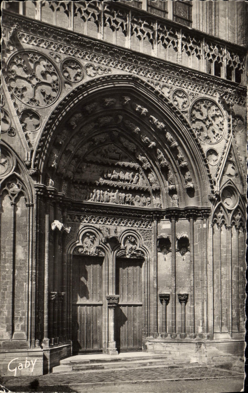 CPM Bayeux La Cathedrale Le Grand Porche du Transept