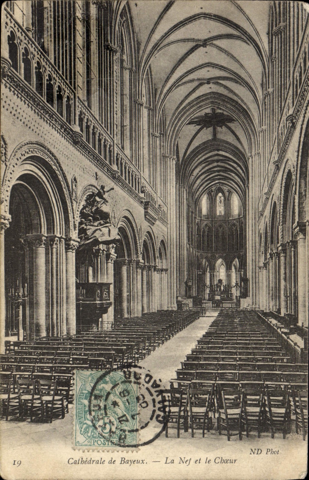 CPA Bayeux La Cathedrale La nef et le choeur