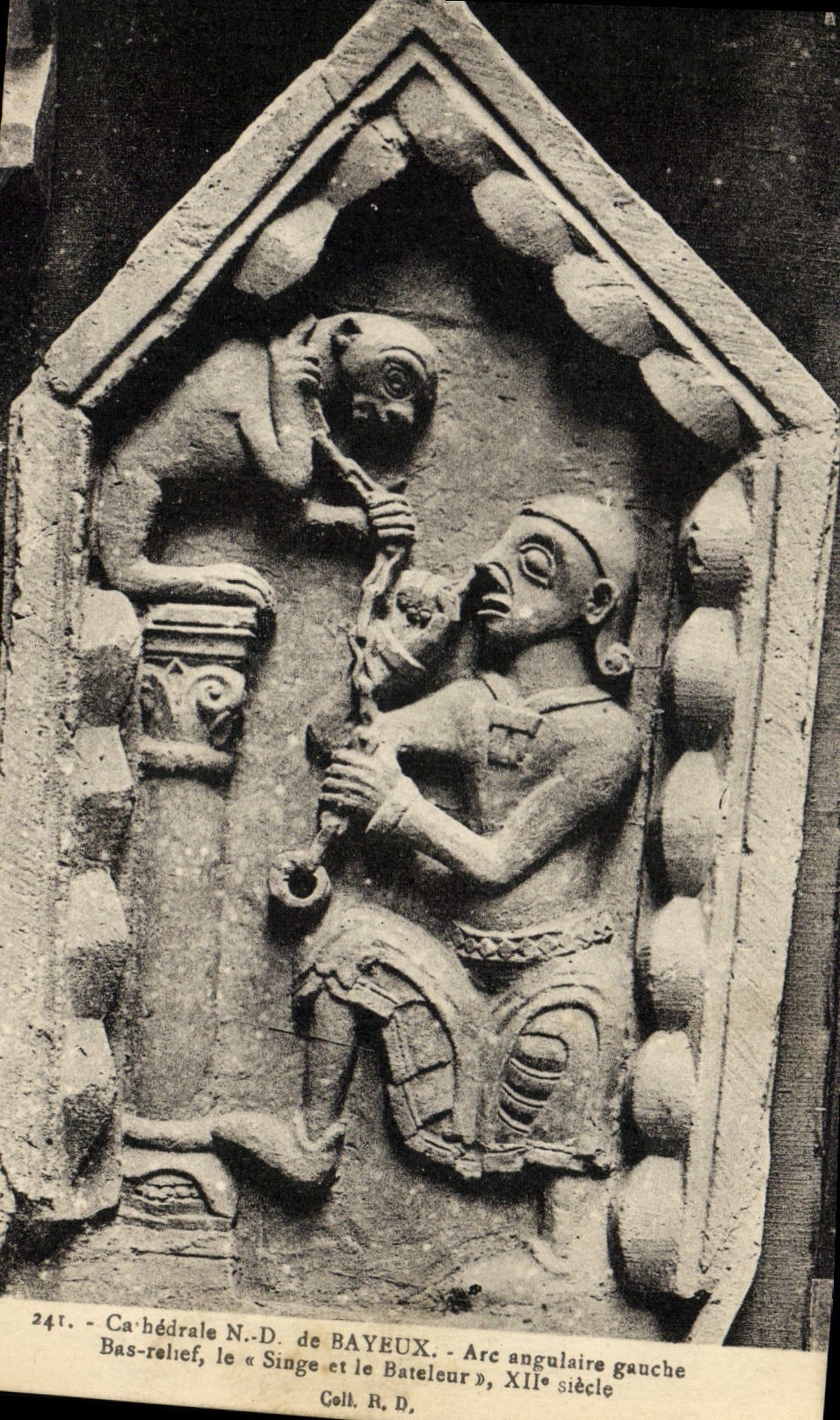 La POSTAL Bayeux de la VENDIMIA salió catedral del arco triangular relevación baja el mono y el juglar