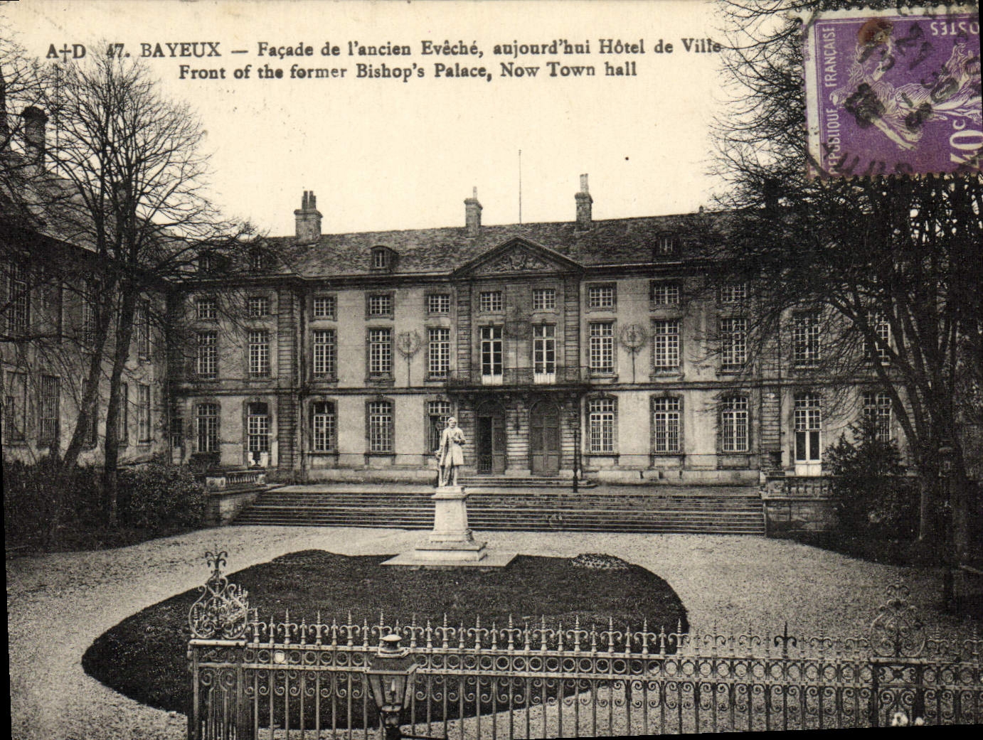CPA Bayeux Facade de l'ancien eveche Hotel de Ville