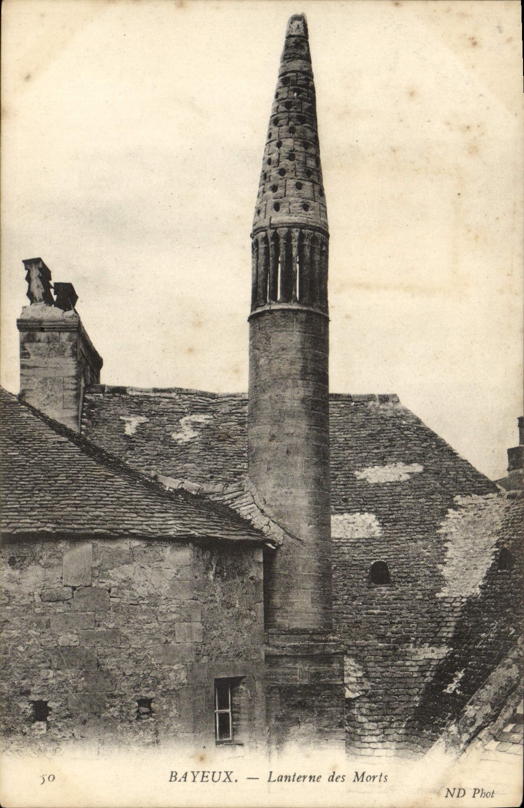 CPA Bayeux Lanterne des Morts