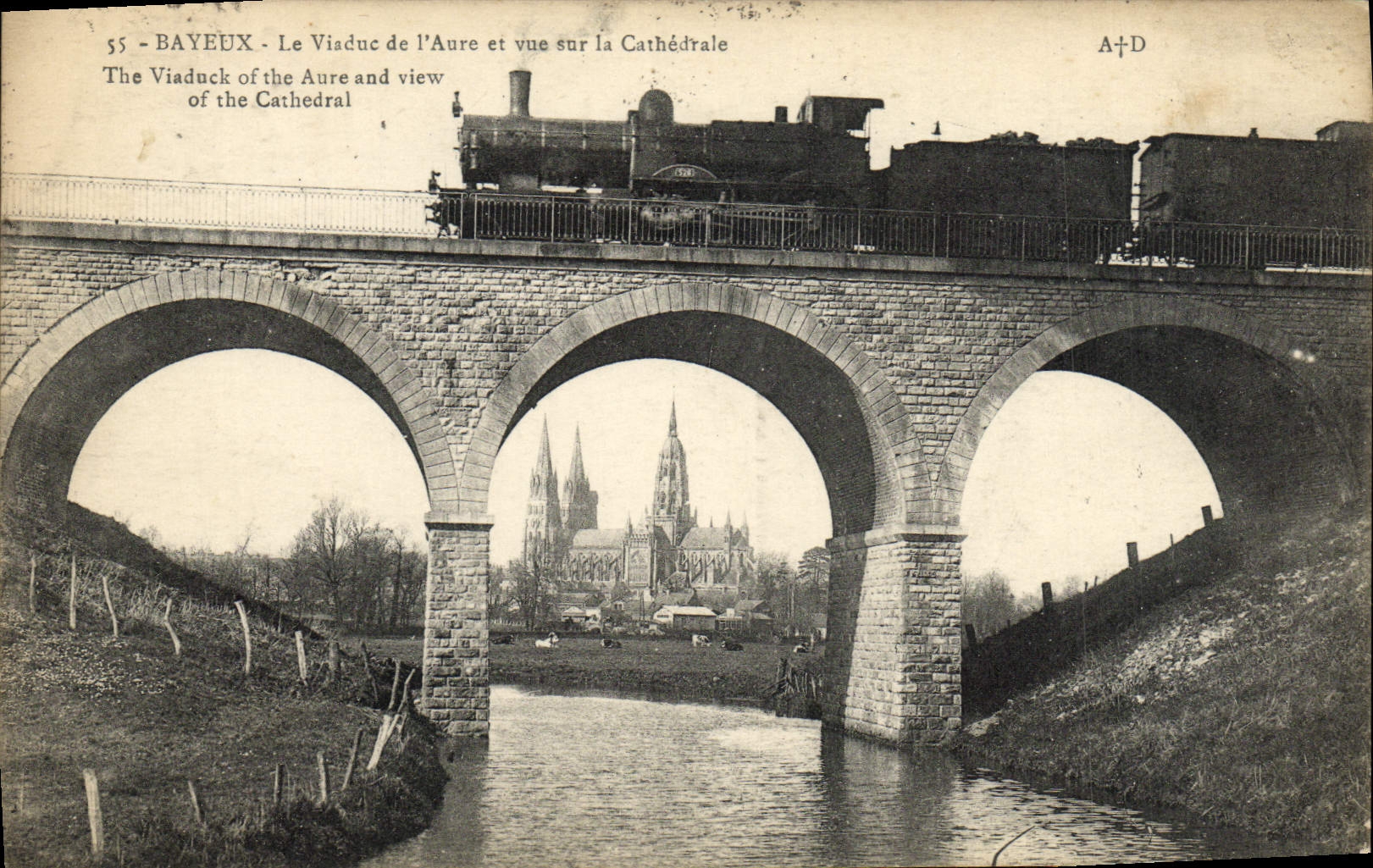 CPA Bayeux Le viaduc de l'Aure et vue sur la cathedrale Train