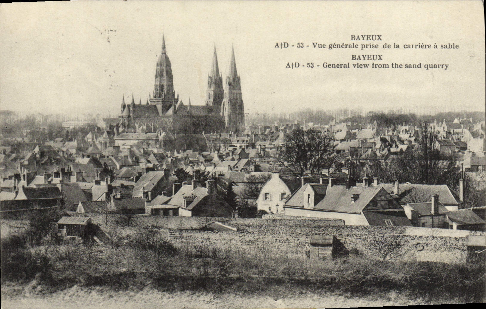 La opinión de Bayeux de la POSTAL de la VENDIMIA tomada de la carrera tiene arena