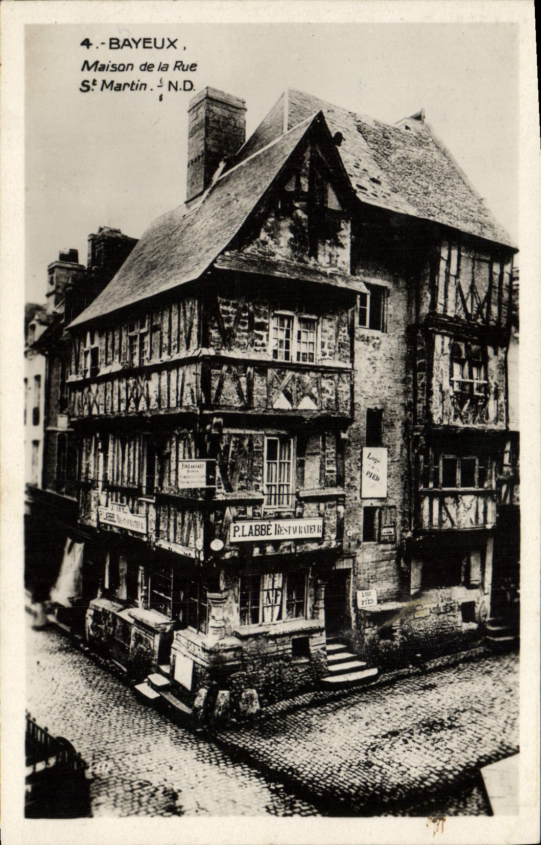 CPA Bayeux Rue Saint Martin 