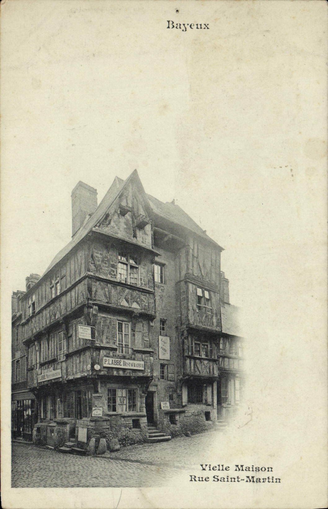 CPA Bayeux Vieille Maison Rue Saint Martin