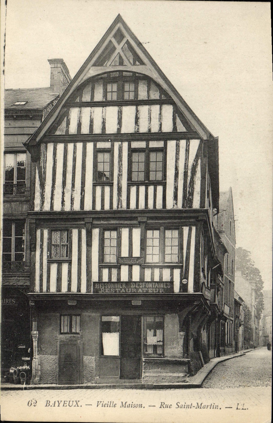 Restaurador de San Martín Bissonnier Desfontaines de la calle de la casa del Hurdy-gurdy de Bayeux de la POSTAL de la VENDIMIA