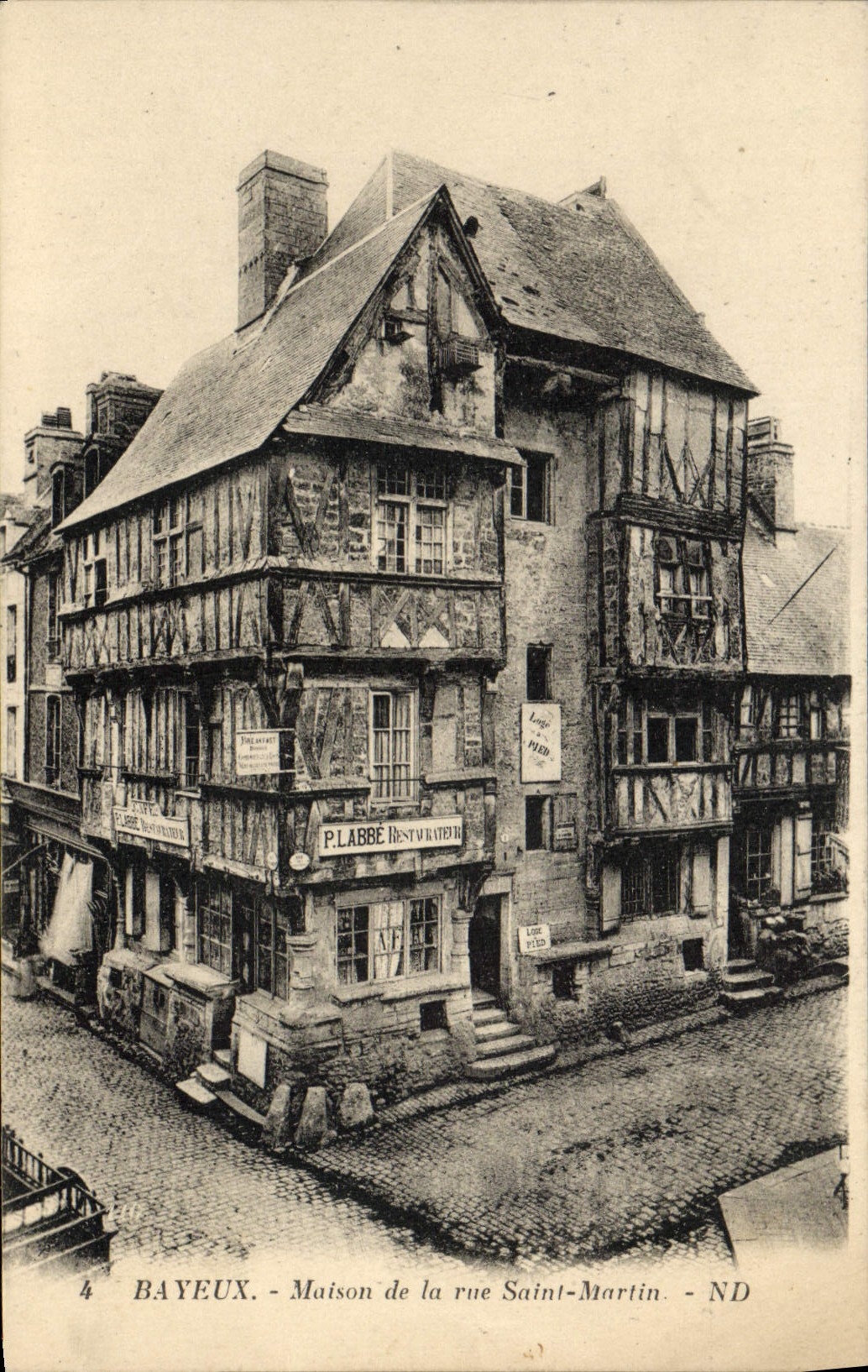 CPA Bayeux Vielle Maison Rue Saint Martin