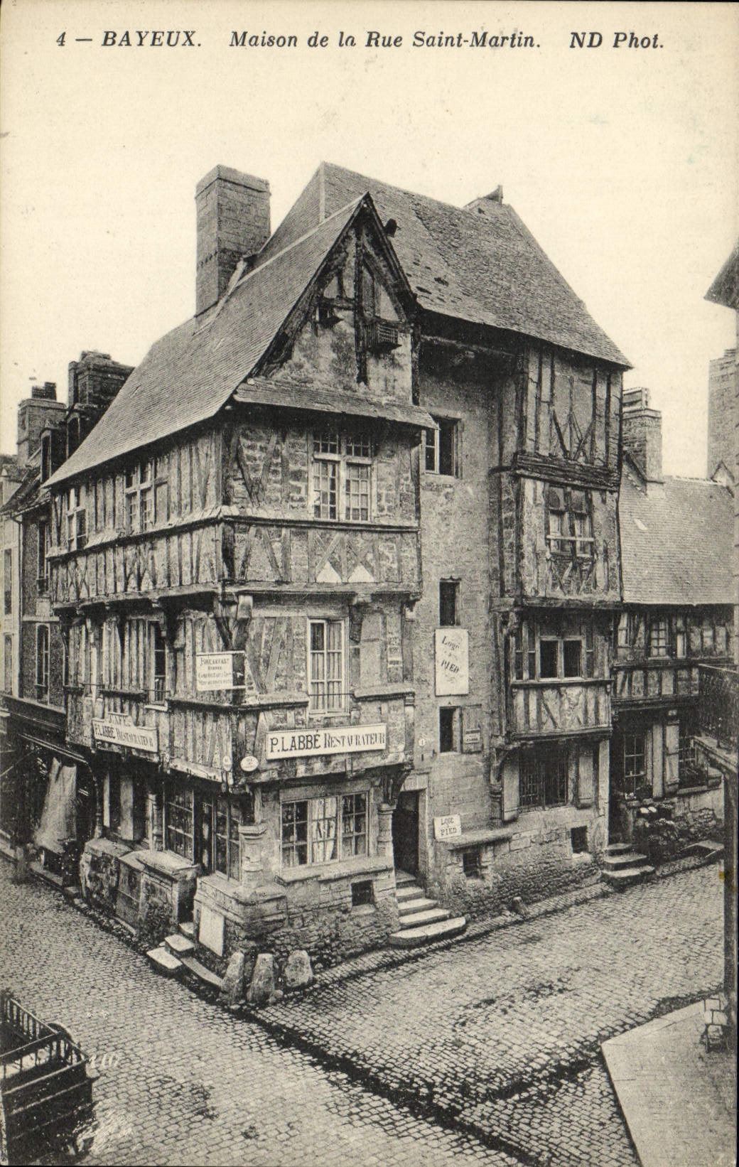 CPA Bayeux Vielle Maison Rue Saint Martin