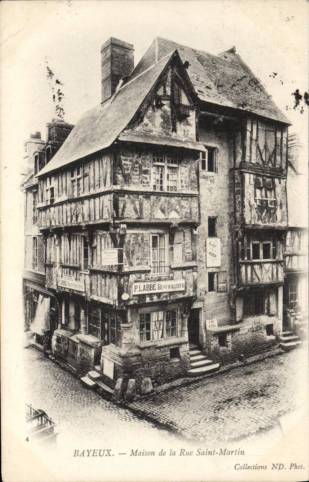 CPA Bayeux Vielle Maison Rue Saint Martin
