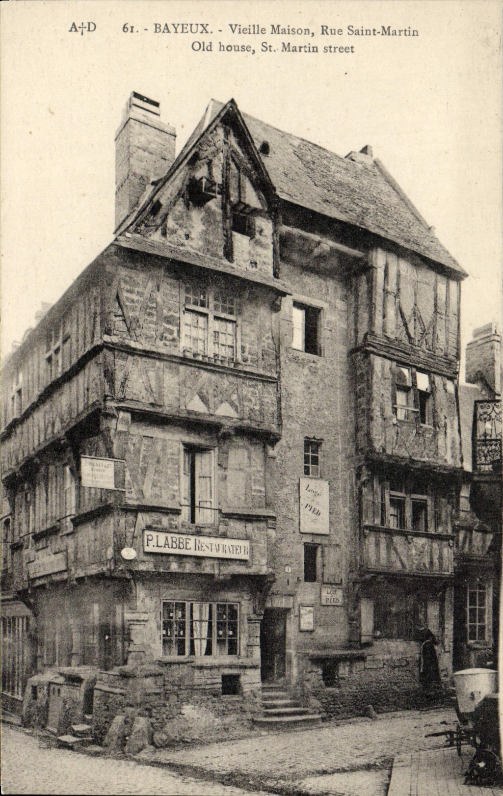 CPA Bayeux Vieille Maison Rue Saint Martin