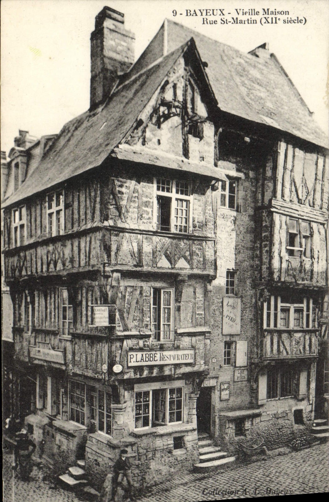 CPA Bayeux Vielle Maison Rue Saint Martin