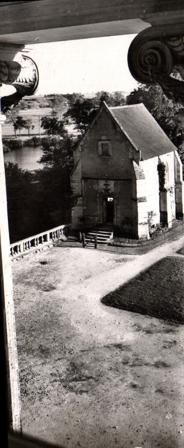 CPM Benouville Maison maernelle departementale Une vue sur la chapelle 