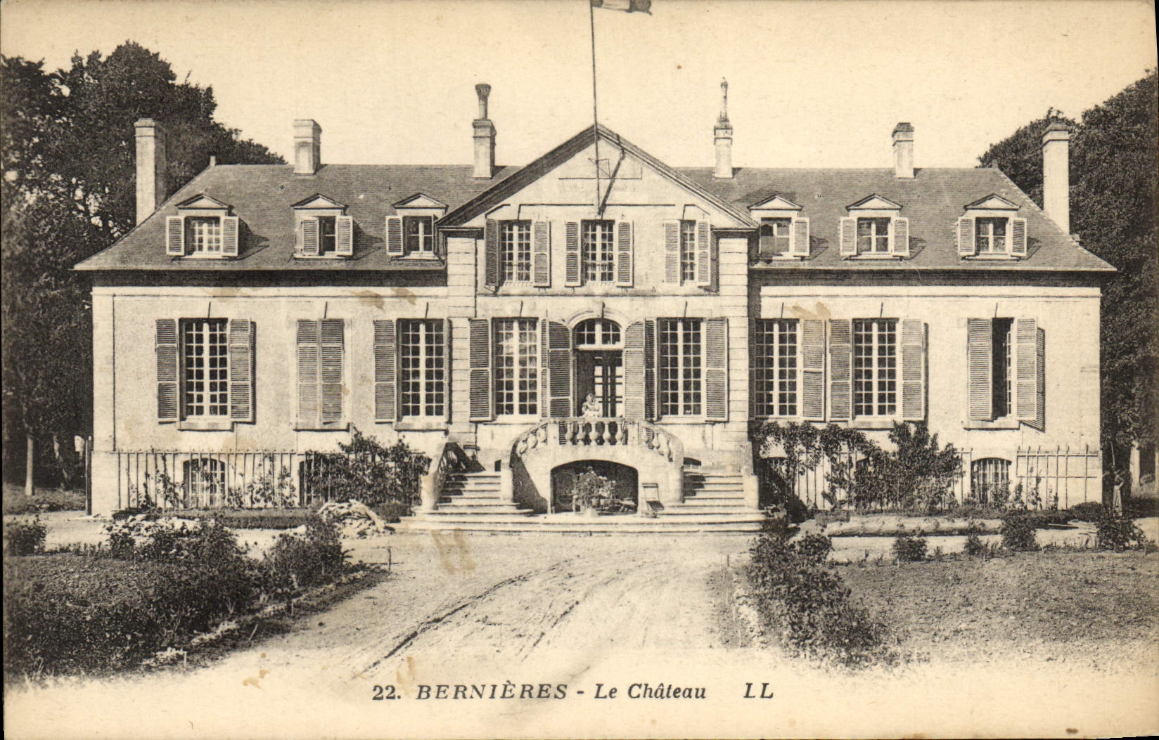 VINTAGE POSTCARD Bernieres the Castle