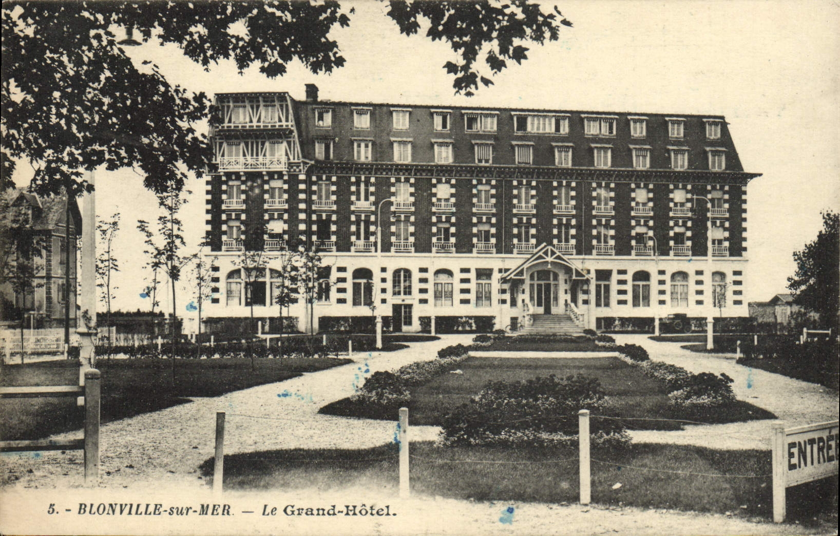 VINTAGE POSTCARD Blonville On Sea the large Hotel