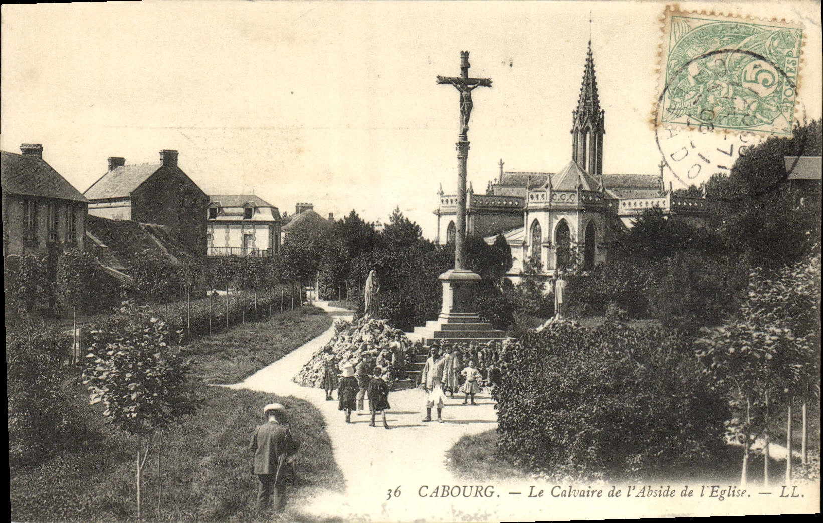 CPA Cabourg Le Calvaire de L'Abside de l'Eglise