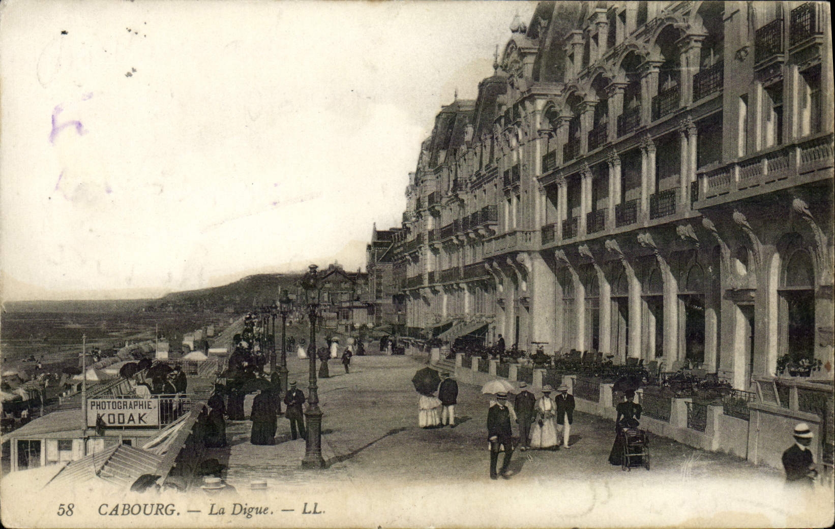 CPA Cabourg La Digue