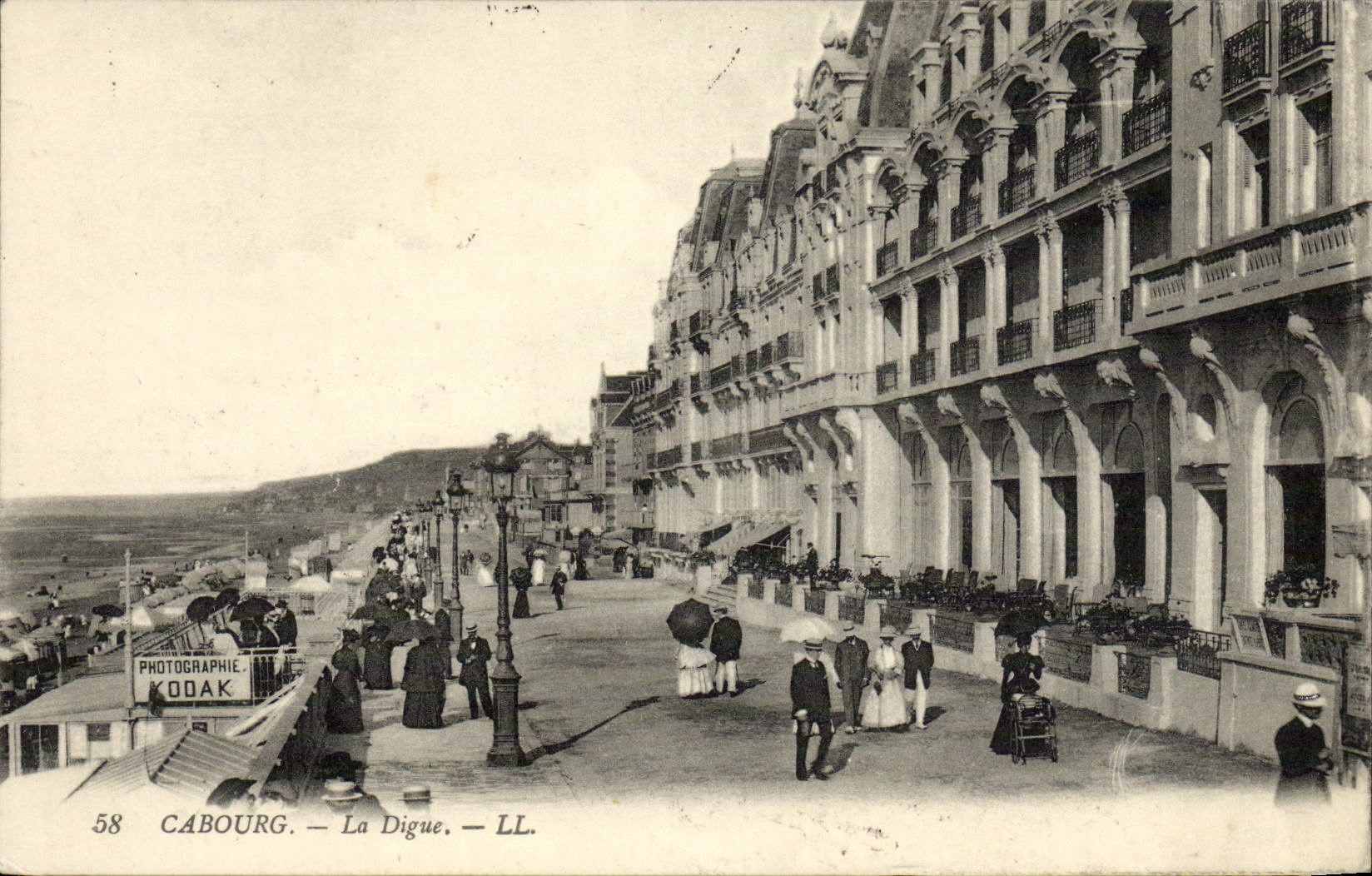 CPA Cabourg La Digue