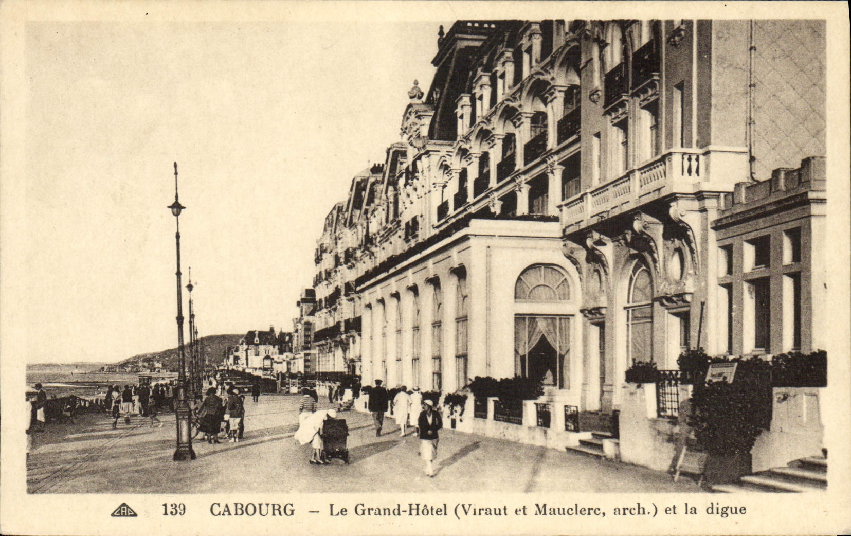 CPA Cabourg Le Grand Hotel et la Digue