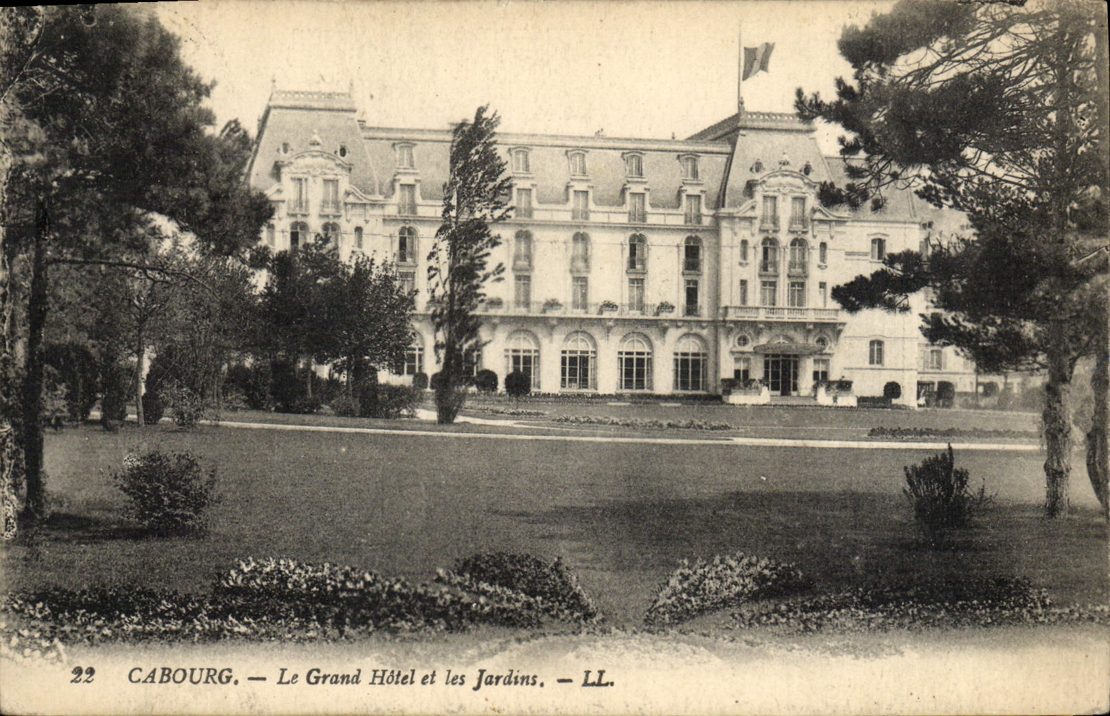 VINTAGE POSTCARD Cabourg the Large Hotel and Gardens