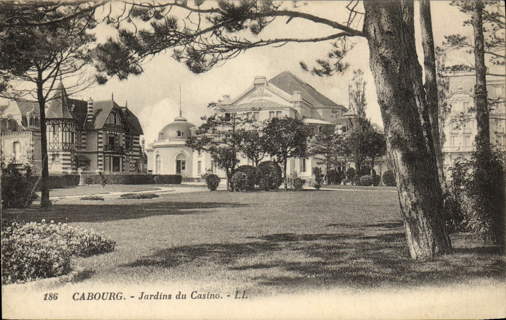 CPA Cabourg Jardins du Casino