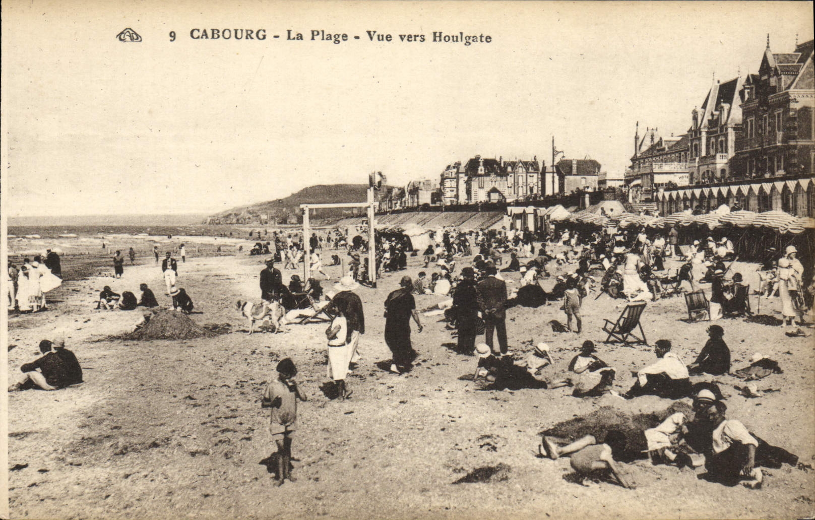 POSTAL Cabourg de la VENDIMIA la playa vista hacia Houlgate