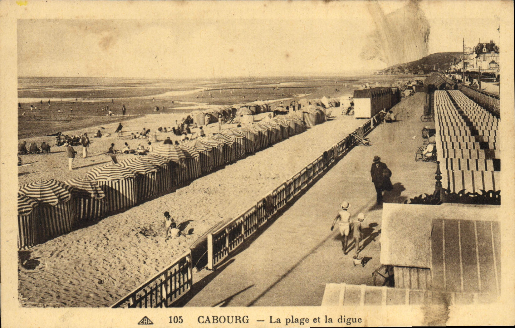 CPA Cabourg La Plage La Digue 
