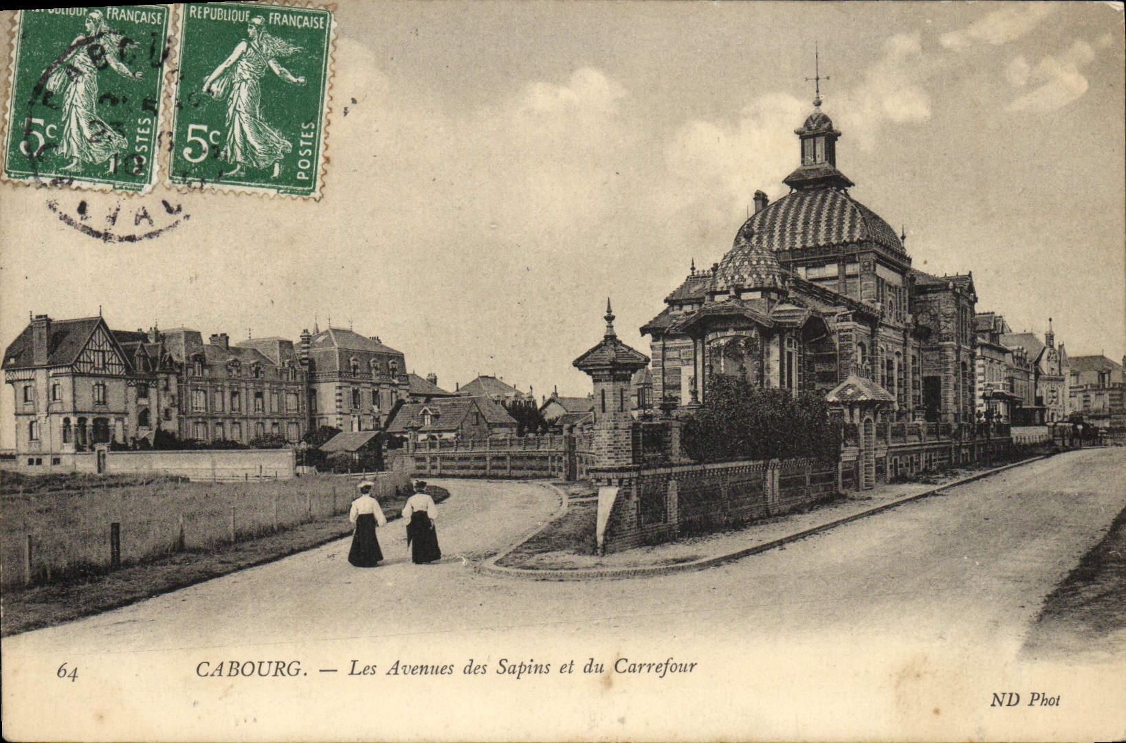 CPA Cabourg Les Avenues des Sapins et du Carrefour