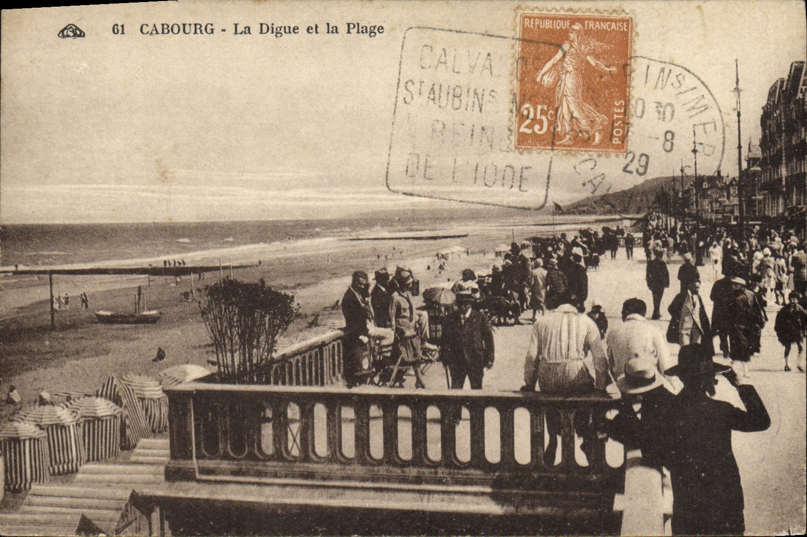CPA Cabourg La Digue et la Plage